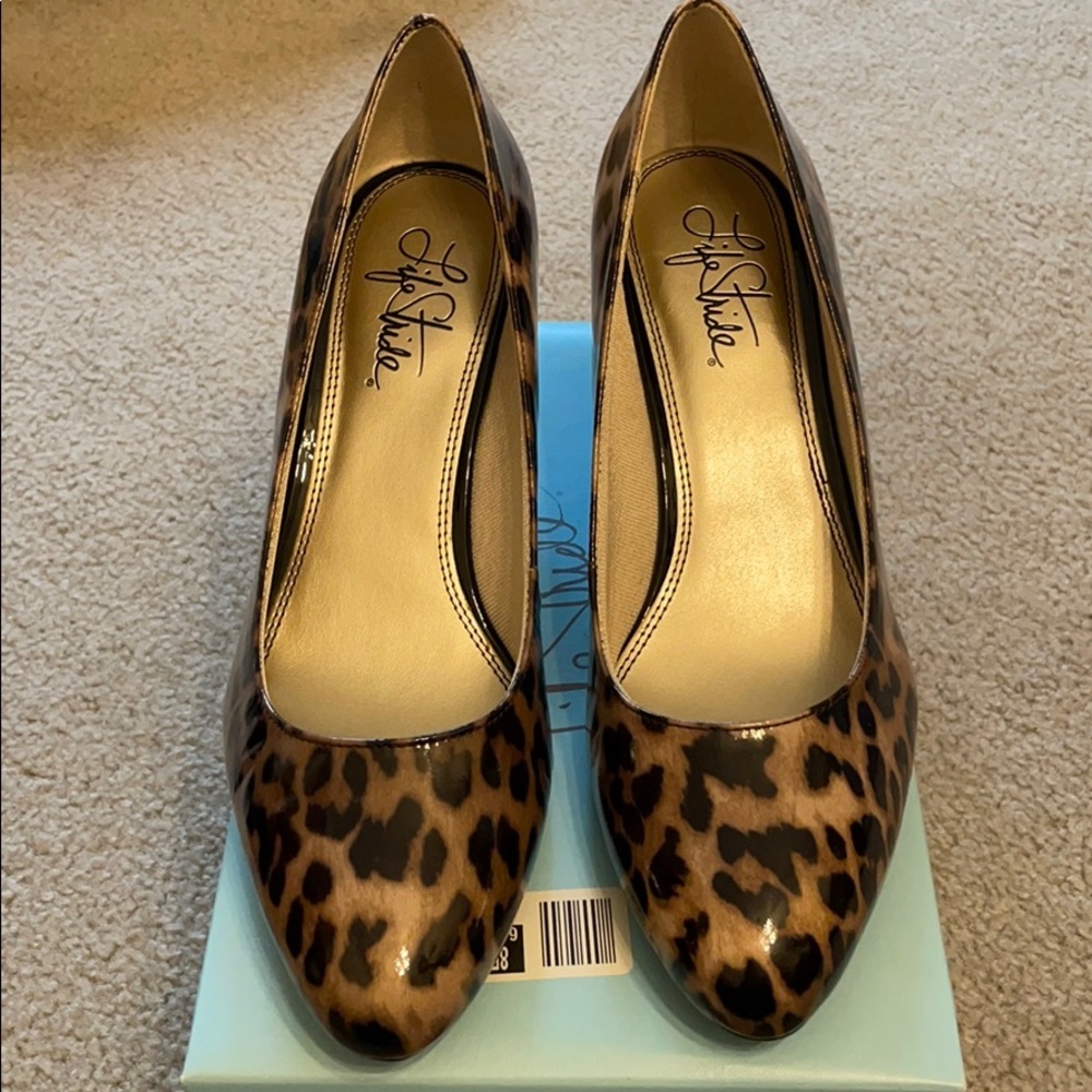 Life Stride Sable Pumps